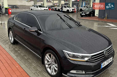 Седан Volkswagen Passat 2015 в 