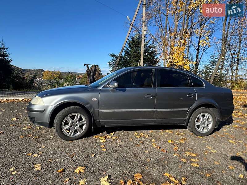 Седан Volkswagen Passat 2002 в Вижнице
