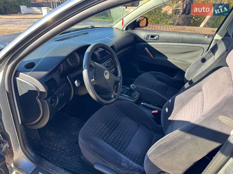 Седан Volkswagen Passat 2002 в Вижнице