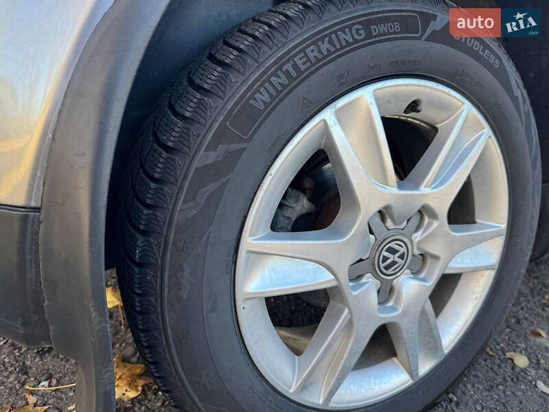 Седан Volkswagen Passat 2002 в Вижнице