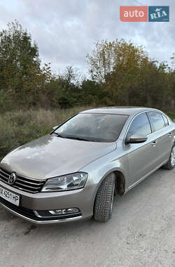 Седан Volkswagen Passat 2013 в Кам'янець-Подільському