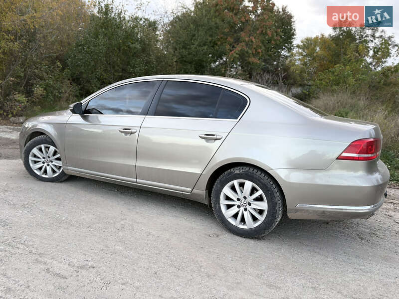 Седан Volkswagen Passat 2013 в Каменец-Подольском
