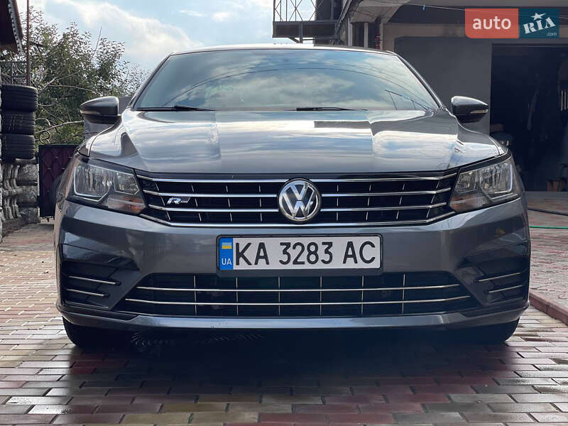 Седан Volkswagen Passat 2017 в Киеве