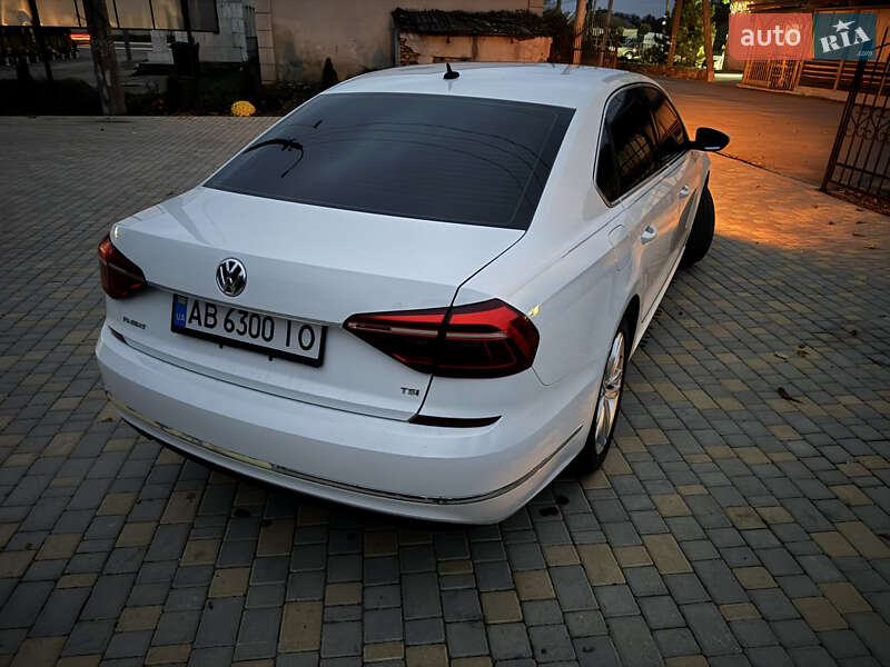 Седан Volkswagen Passat 2017 в Одессе