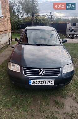 Седан Volkswagen Passat 2002 в Новому Яричеві