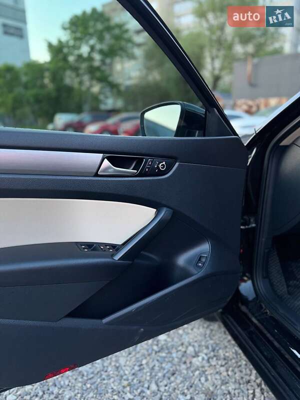 Седан Volkswagen Passat 2015 в Івано-Франківську