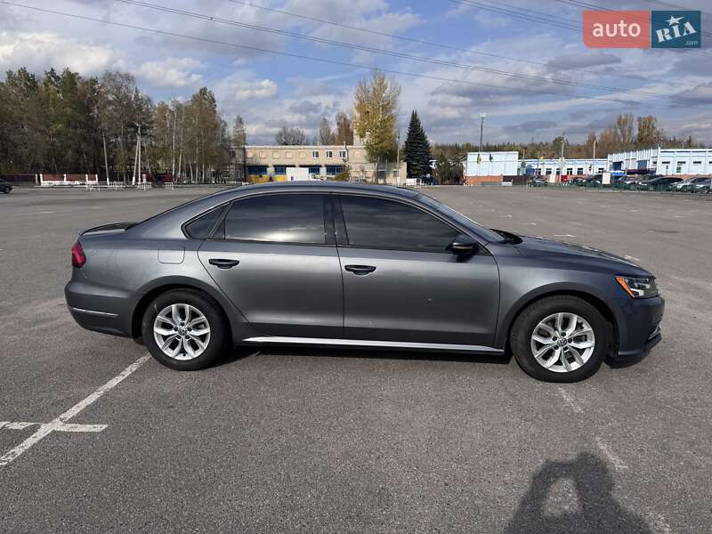 Седан Volkswagen Passat 2017 в Харкові