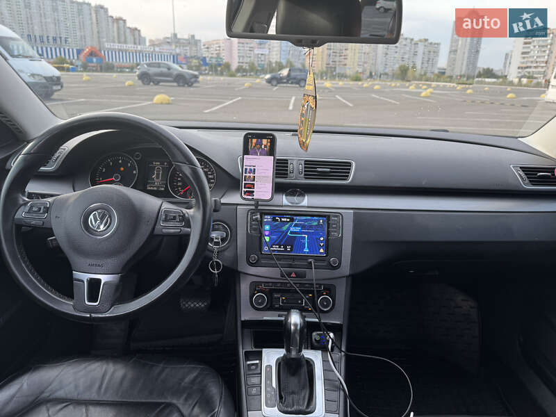 Универсал Volkswagen Passat 2011 в Киеве
