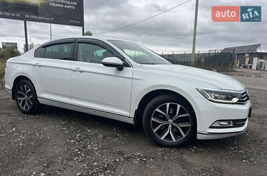 Седан Volkswagen Passat 2018 в Киеве
