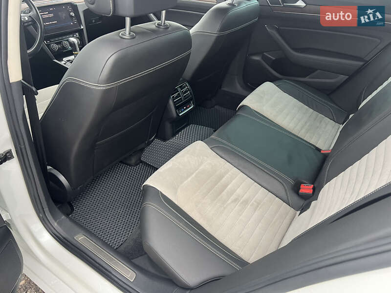 Седан Volkswagen Passat 2018 в Киеве