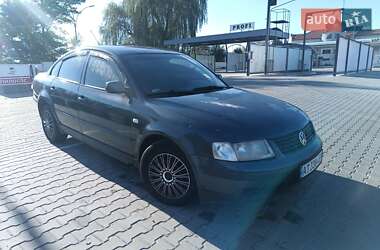 Седан Volkswagen Passat 2000 в 