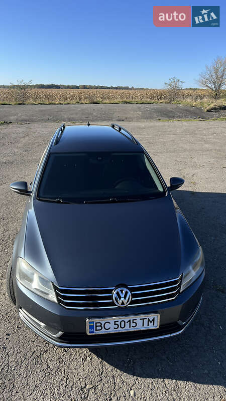 Універсал Volkswagen Passat 2013 в Львові