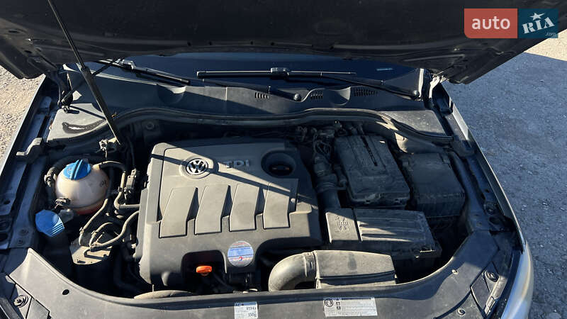 Універсал Volkswagen Passat 2013 в Львові