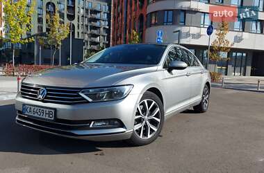 Седан Volkswagen Passat 2016 в Киеве
