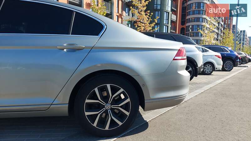 Седан Volkswagen Passat 2016 в Києві