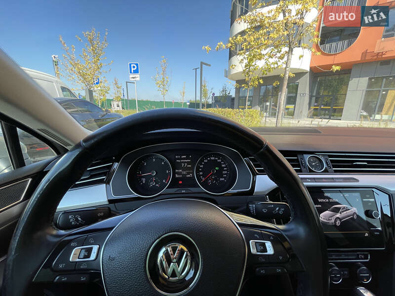 Седан Volkswagen Passat 2016 в Києві