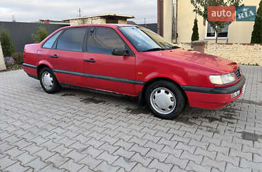 Седан Volkswagen Passat 1993 в  фото 4 Седан Volkswagen Passat 1993 в