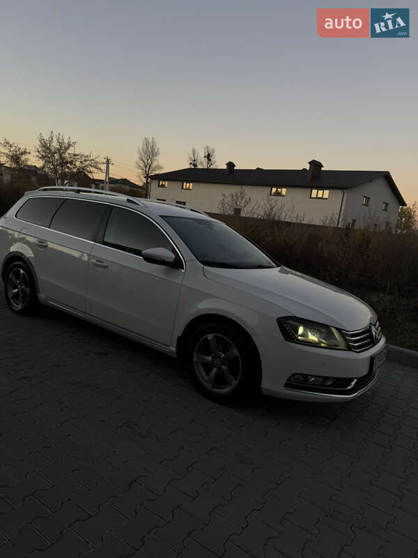 Універсал Volkswagen Passat 2012 в Івано-Франківську