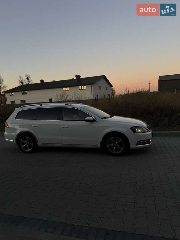 Універсал Volkswagen Passat 2012 в Івано-Франківську
