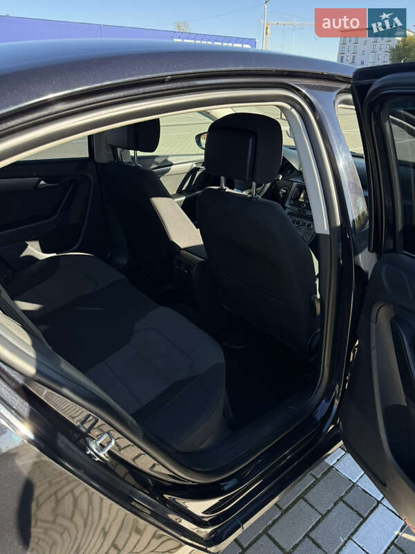 Седан Volkswagen Passat 2012 в Тернополе
