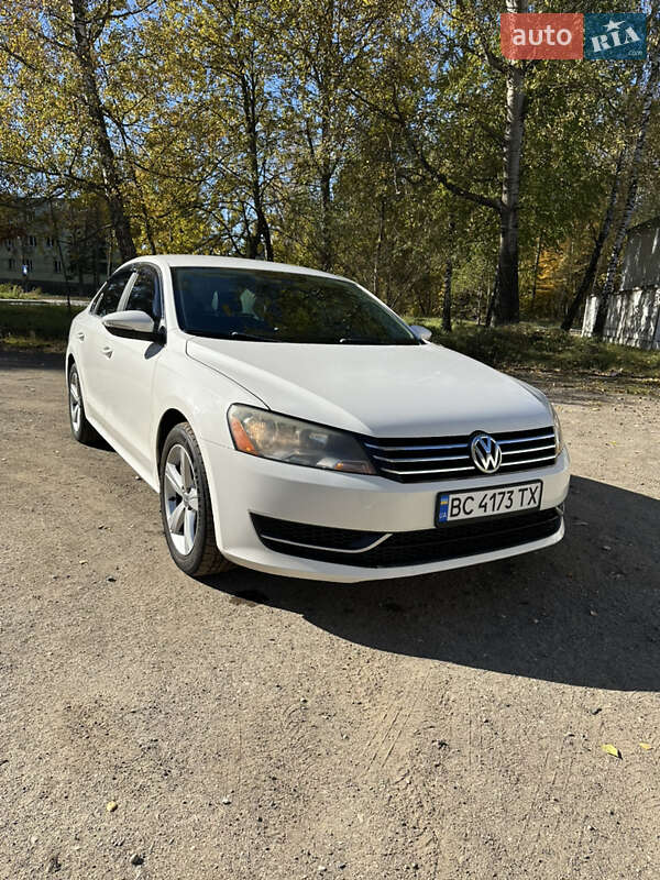 Седан Volkswagen Passat 2012 в Львове
