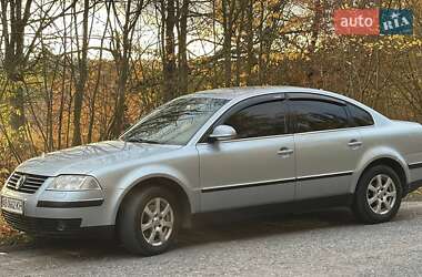Седан Volkswagen Passat 2004 в  фото 11 Седан Volkswagen Passat 2004 в