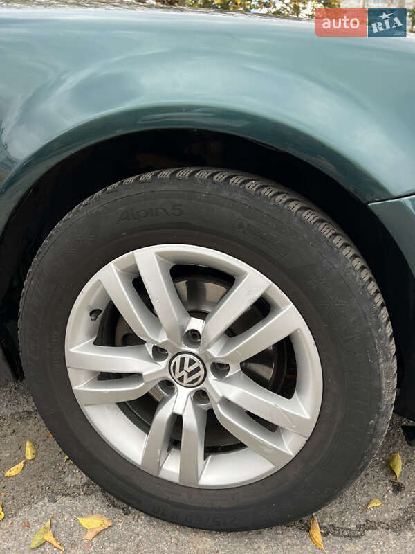 Седан Volkswagen Passat 2001 в Харкові