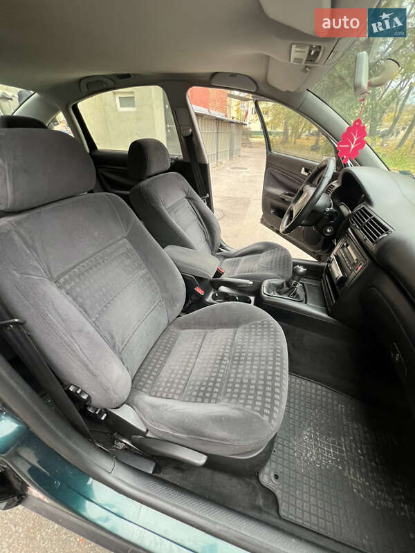 Седан Volkswagen Passat 2001 в Харкові