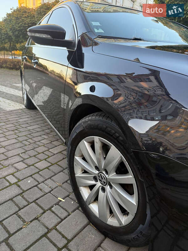 Универсал Volkswagen Passat 2011 в Ивано-Франковске