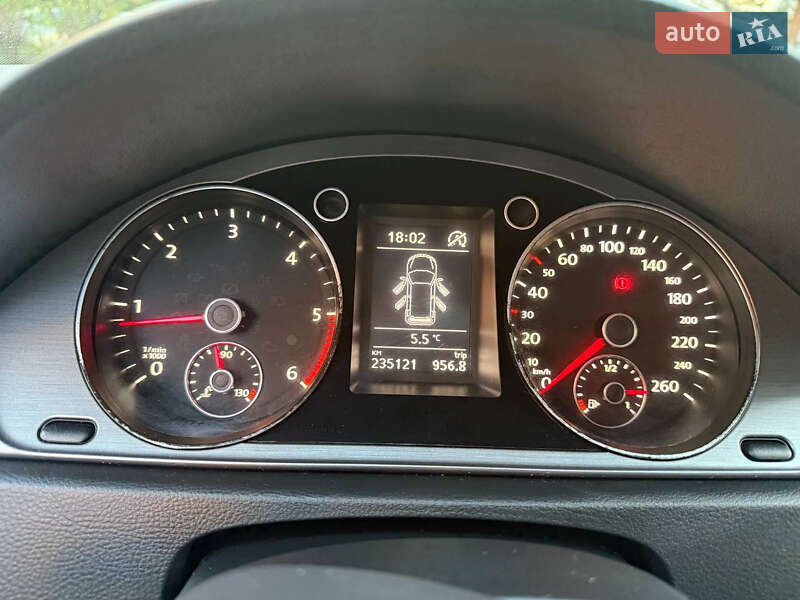 Универсал Volkswagen Passat 2011 в Ивано-Франковске