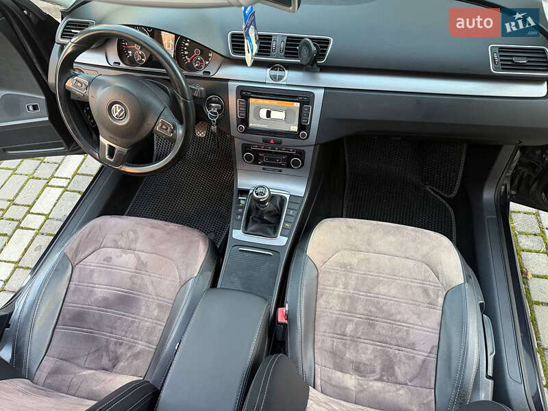 Универсал Volkswagen Passat 2011 в Ивано-Франковске