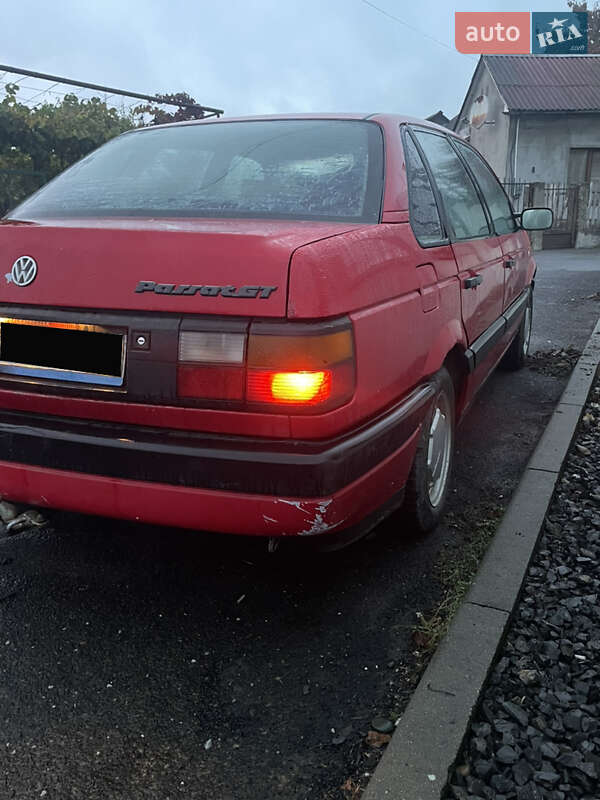 Седан Volkswagen Passat 1989 в Виноградові