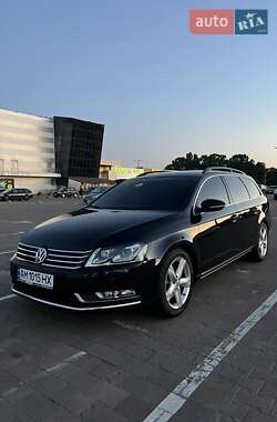 Універсал Volkswagen Passat 2011 в Житомирі
