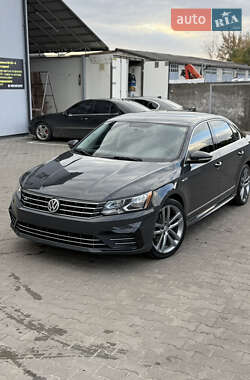 Седан Volkswagen Passat 2017 в Луцьку