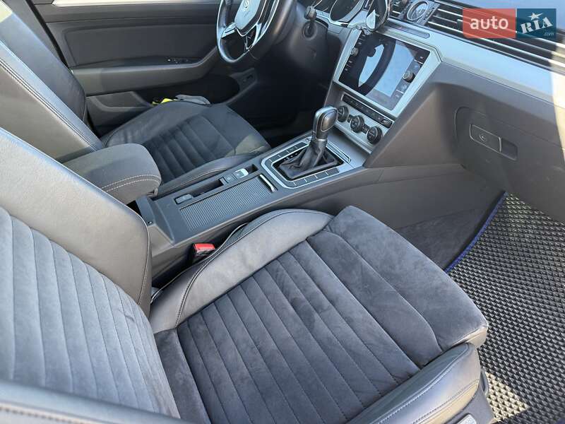 Седан Volkswagen Passat 2018 в Львове