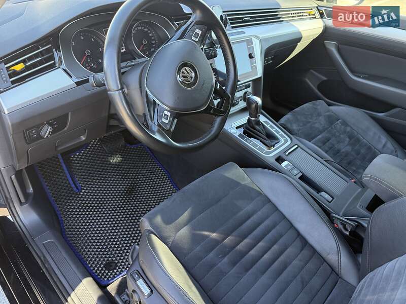 Седан Volkswagen Passat 2018 в Львове
