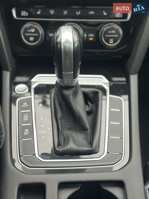 Универсал Volkswagen Passat 2016 в Софиевской Борщаговке фото 21 Универсал Volkswagen Passat 2016 в Софиевской Борщаговке