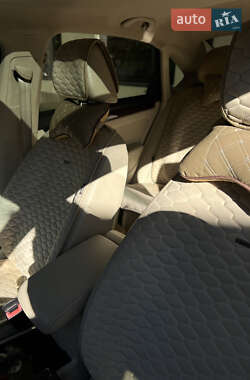 Седан Volkswagen Passat 2012 в Львове