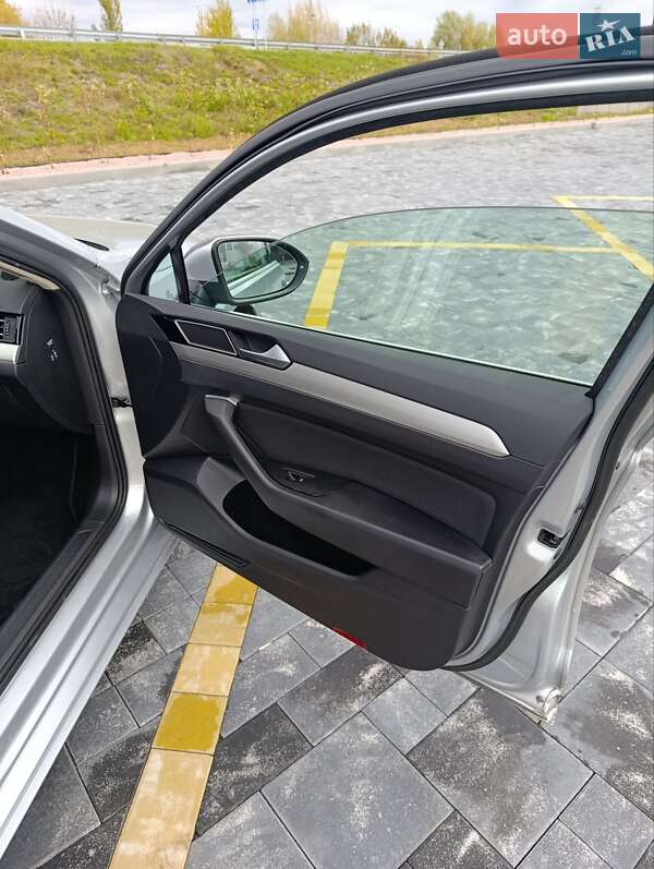 Універсал Volkswagen Passat 2019 в Звягелі фото 25 Універсал Volkswagen Passat 2019 в Звягелі