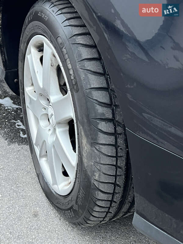 Універсал Volkswagen Passat 2010 в Вінниці