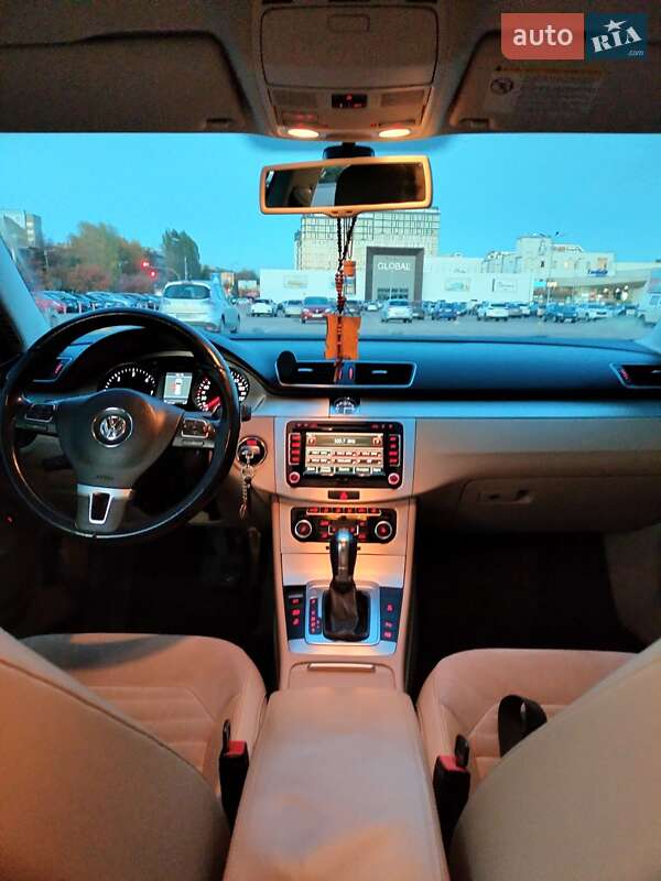 Универсал Volkswagen Passat 2011 в Житомире