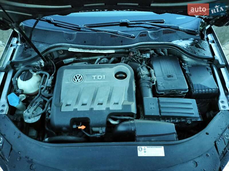 Универсал Volkswagen Passat 2011 в Житомире