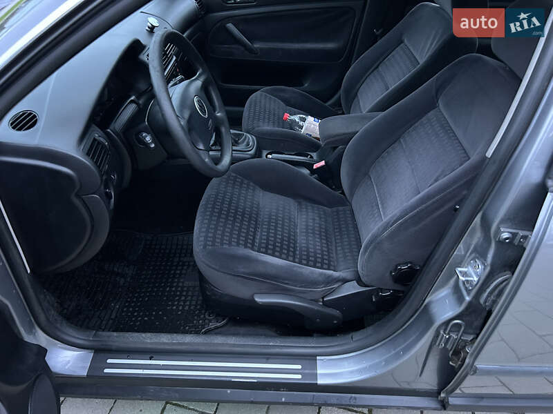 Седан Volkswagen Passat 2002 в Долині