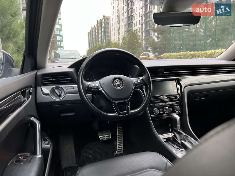 Седан Volkswagen Passat 2020 в Киеве