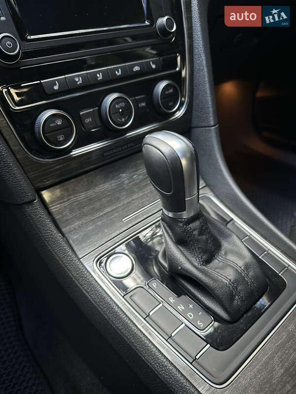 Седан Volkswagen Passat 2016 в Киеве