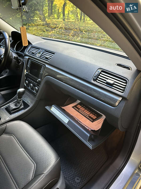 Седан Volkswagen Passat 2016 в Киеве