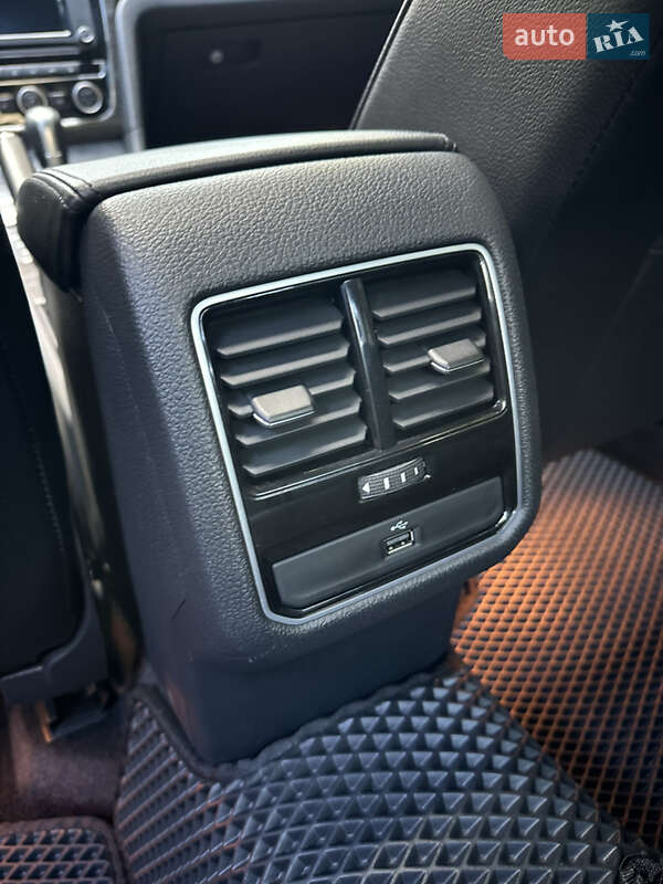 Седан Volkswagen Passat 2016 в Киеве