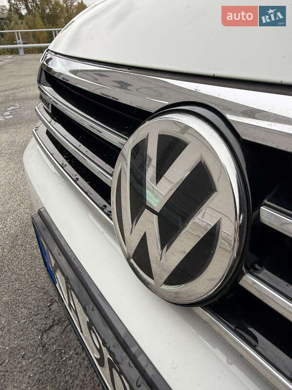 Универсал Volkswagen Passat 2017 в Киеве фото 5 Универсал Volkswagen Passat 2017 в Киеве