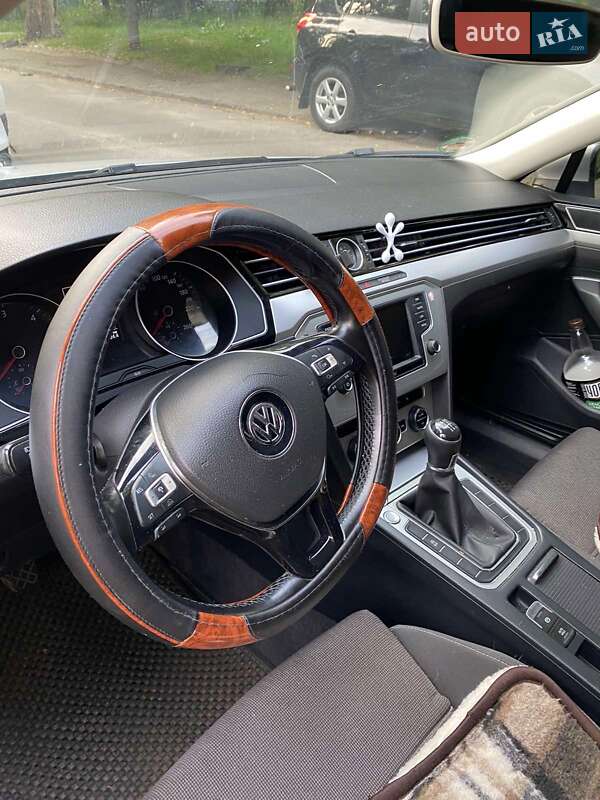 Универсал Volkswagen Passat 2015 в Киеве фото 11 Универсал Volkswagen Passat 2015 в Киеве