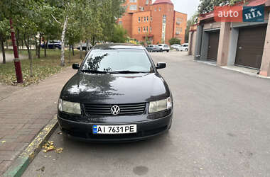 Седан Volkswagen Passat 1999 в Киеве
